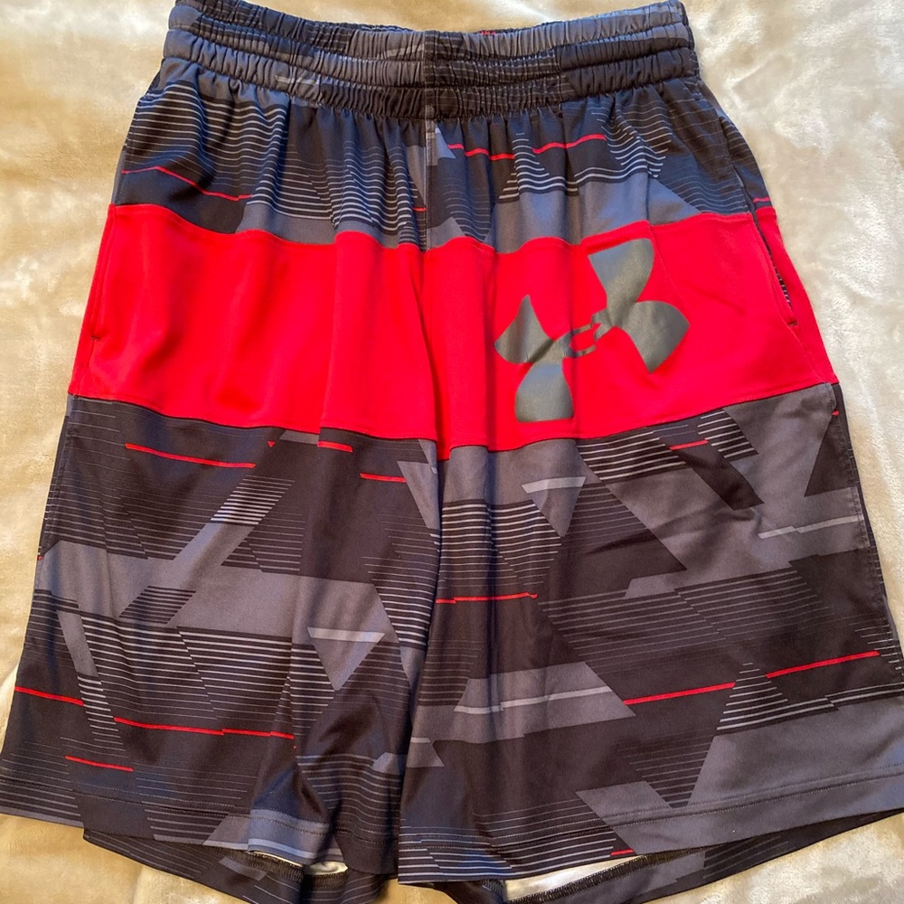 UNDER ARMOUR ATHLETIC SHORTS